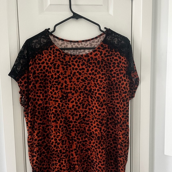 Torrid  | Super Soft Knit Short Sleeve T Shirt Leopard Print 00 (Large) - Picture 6 of 7